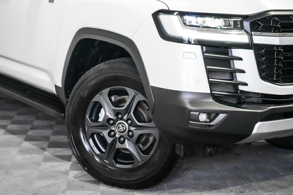 Toyota Landcruiser image 2