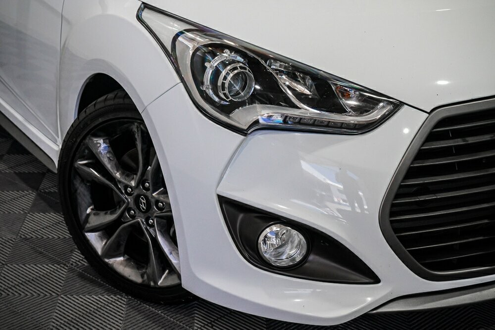 Hyundai Veloster image 2