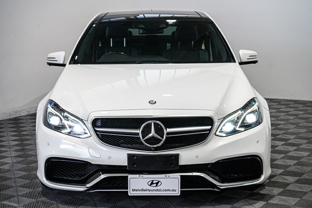 Mercedes Benz E-class image 2