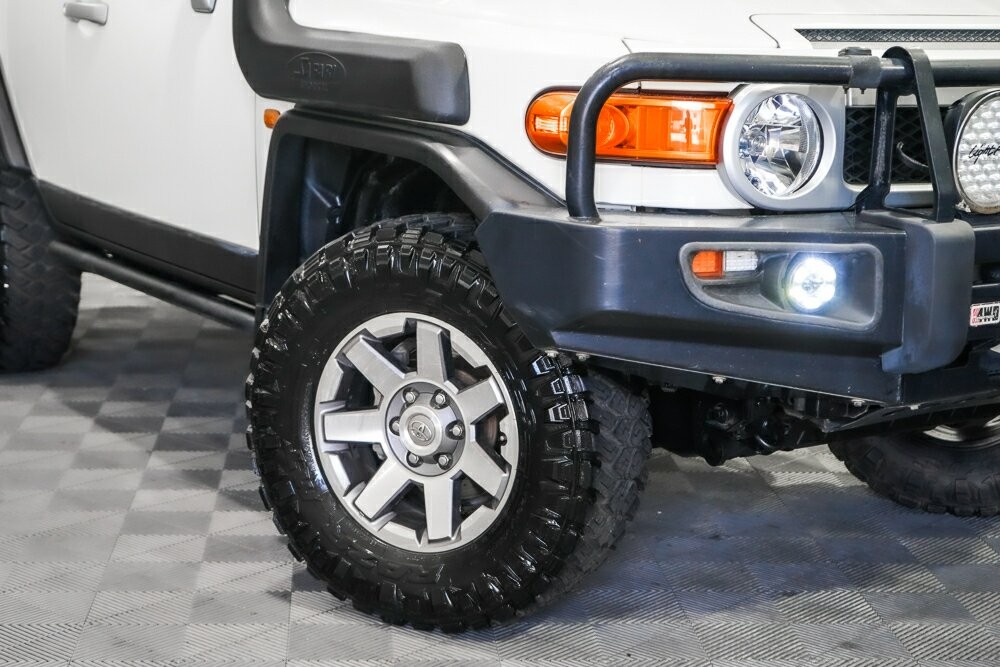 Toyota Fj Cruiser image 2