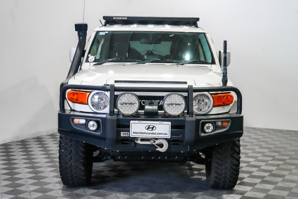 Toyota Fj Cruiser image 3