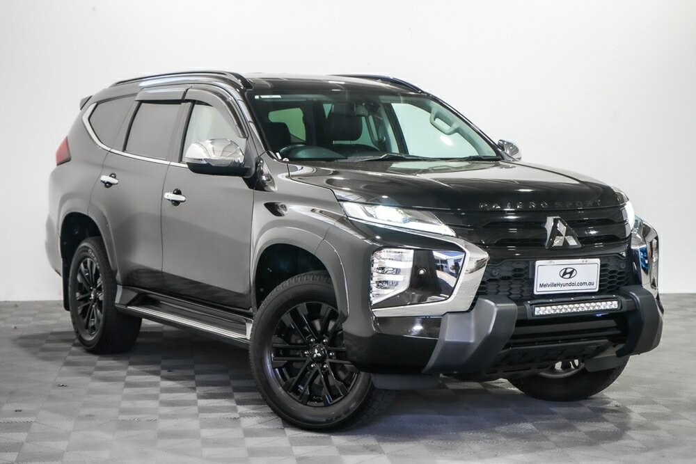 Mitsubishi Pajero Sport image 1