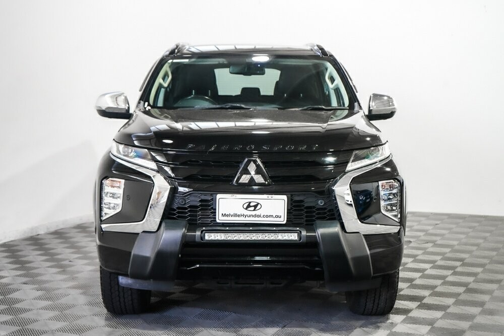 Mitsubishi Pajero Sport image 3