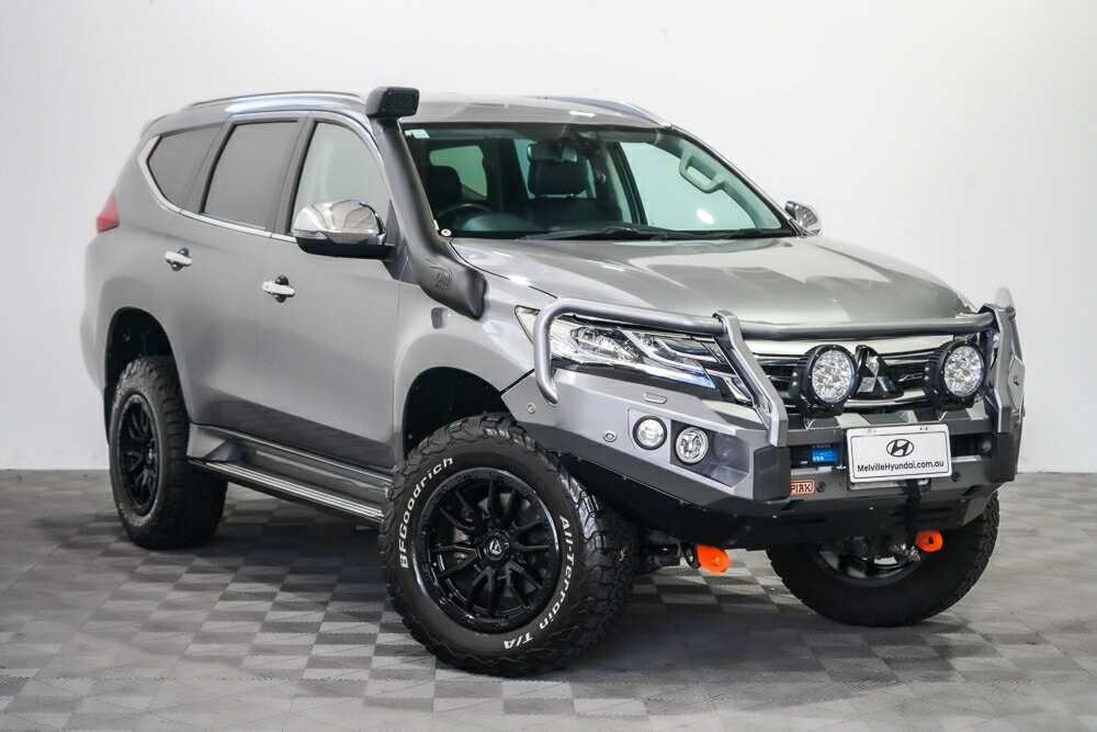 Mitsubishi Pajero Sport image 1