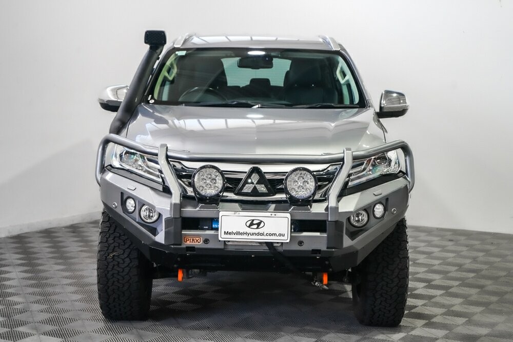 Mitsubishi Pajero Sport image 3
