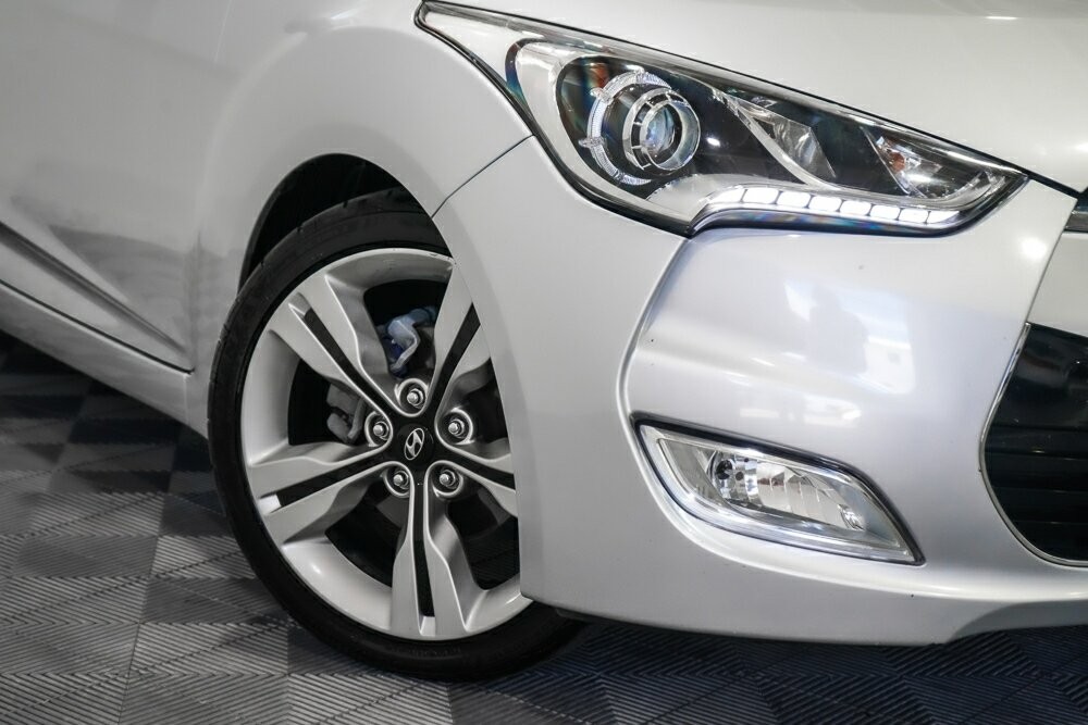 Hyundai Veloster image 2