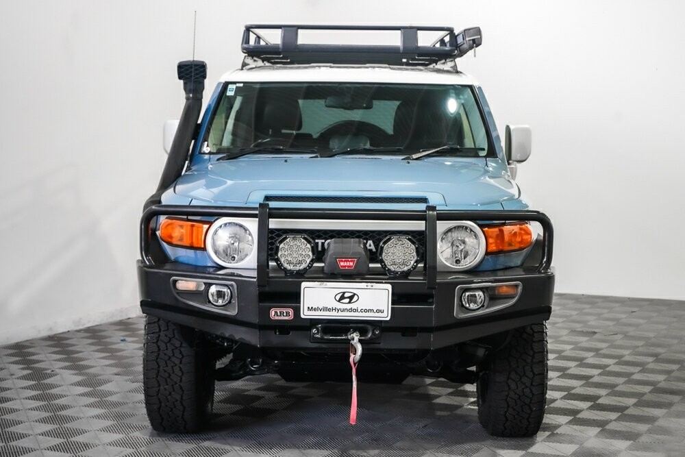 Toyota Fj Cruiser image 3