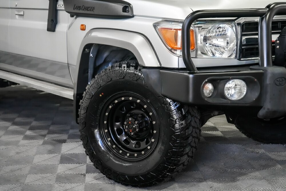 Toyota Landcruiser image 2