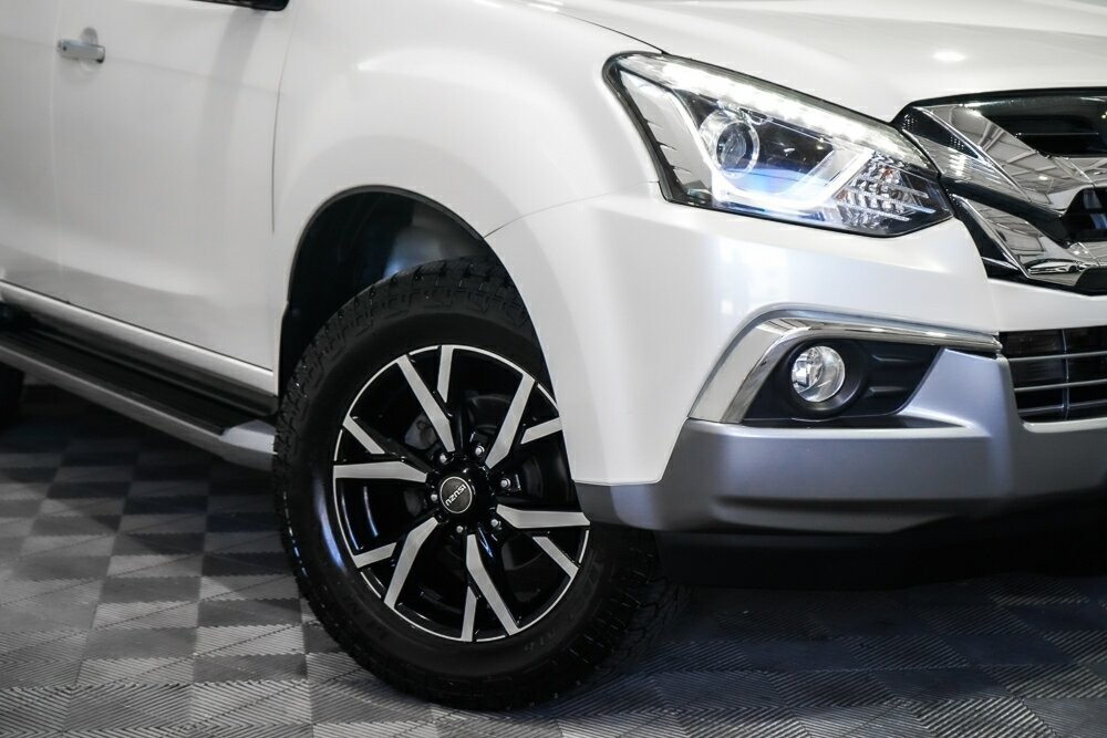 Isuzu Mu-x image 2