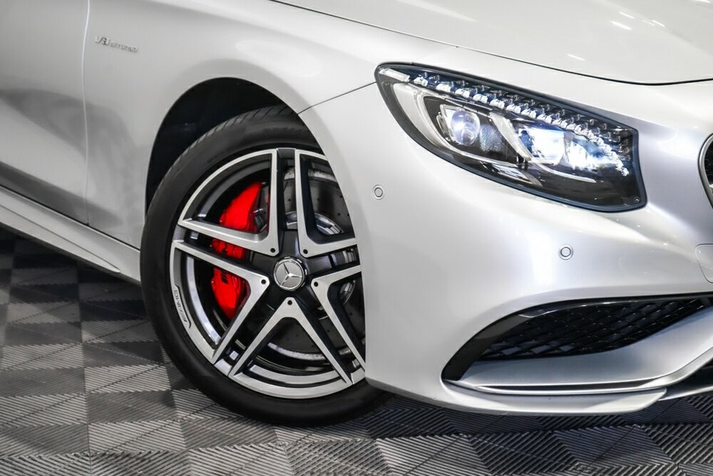 Mercedes Benz S-class image 2