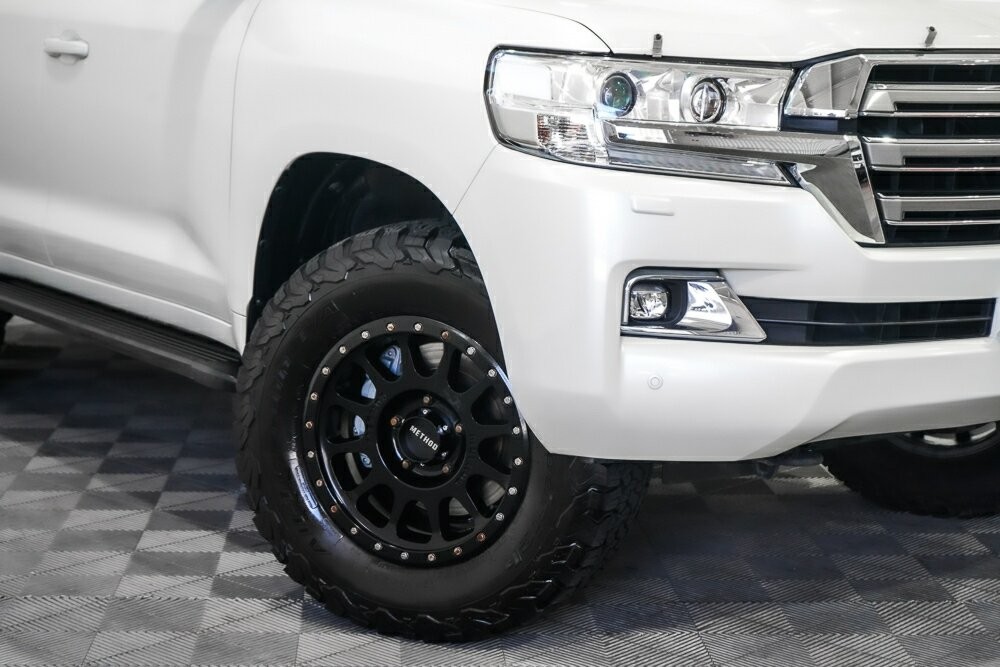 Toyota Landcruiser image 2