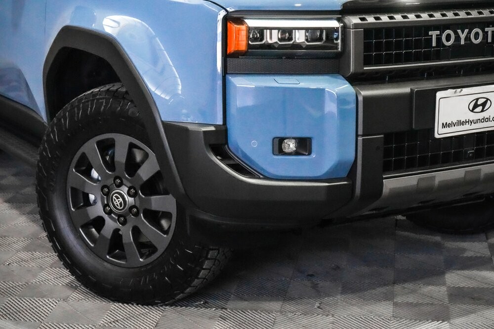 Toyota Landcruiser Prado image 2