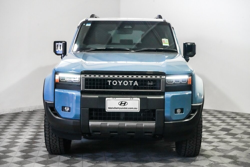 Toyota Landcruiser Prado image 3