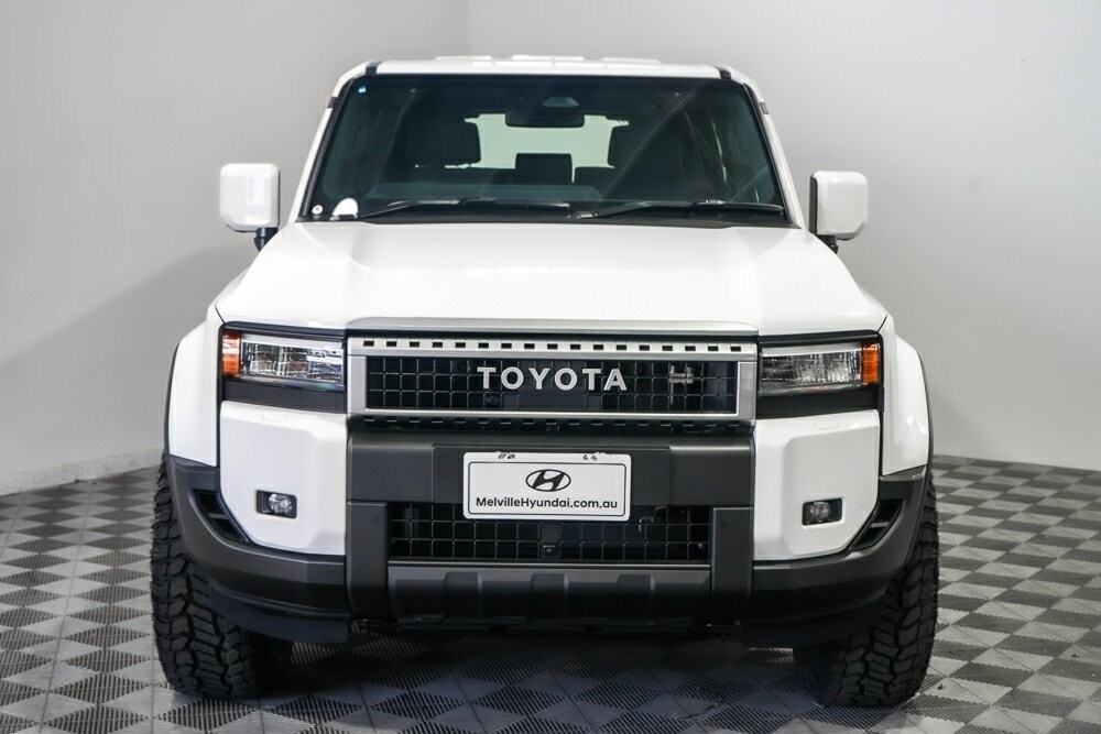 Toyota Landcruiser Prado image 3