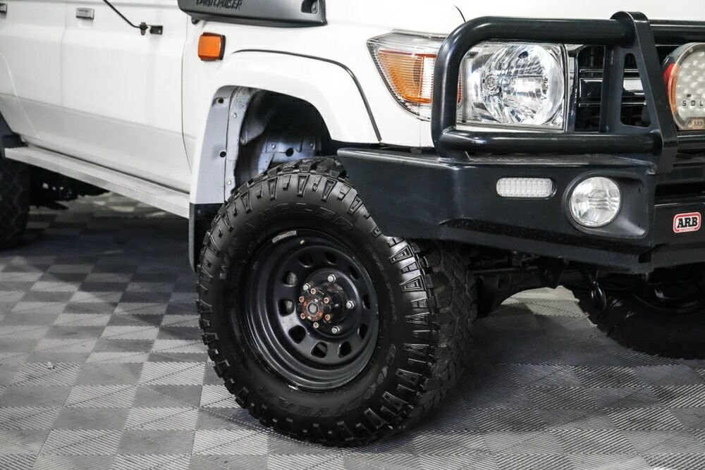 Toyota Landcruiser image 2