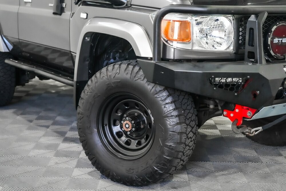 Toyota Landcruiser image 2