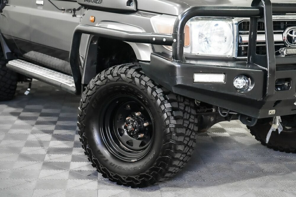 Toyota Landcruiser image 2
