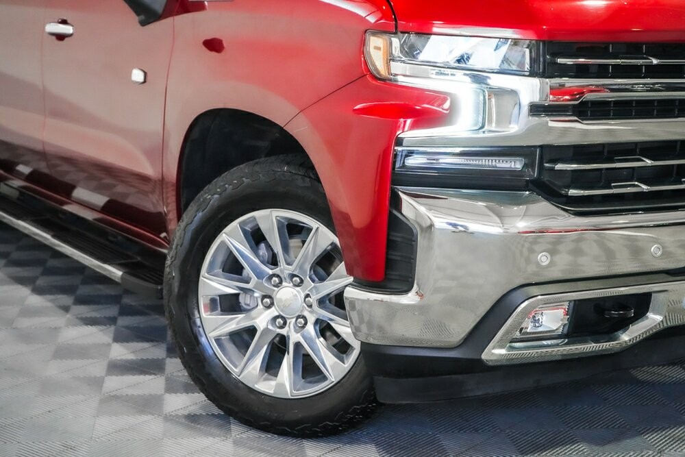 Chevrolet Silverado image 2