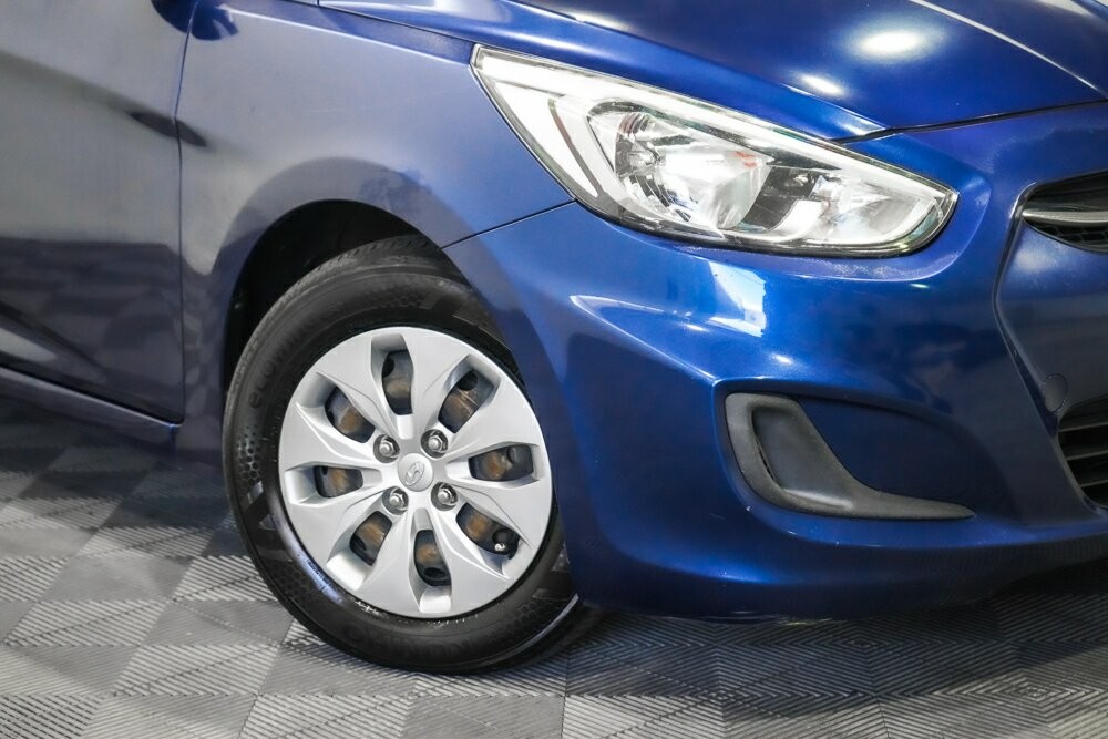 Hyundai Accent image 2
