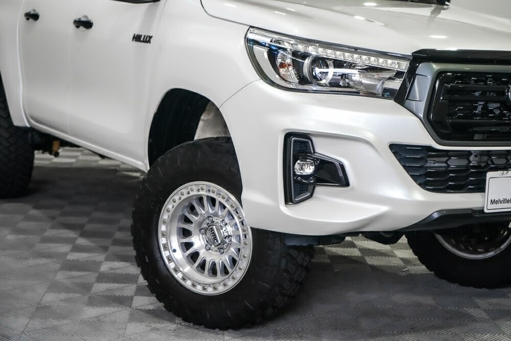 Toyota Hilux image 2
