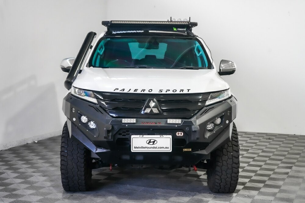 Mitsubishi Pajero Sport image 3
