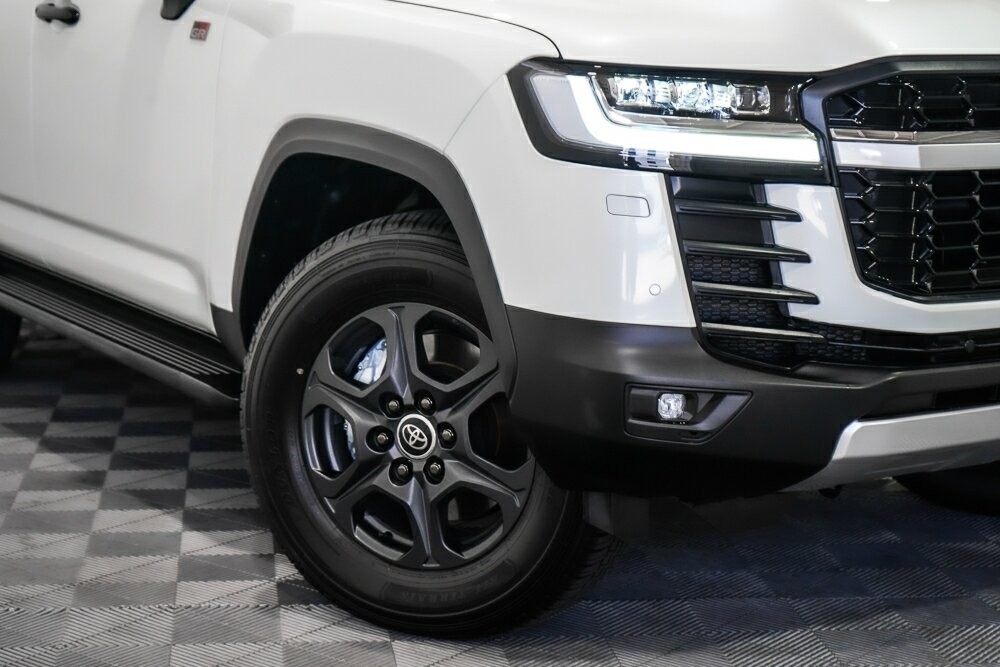 Toyota Landcruiser image 2