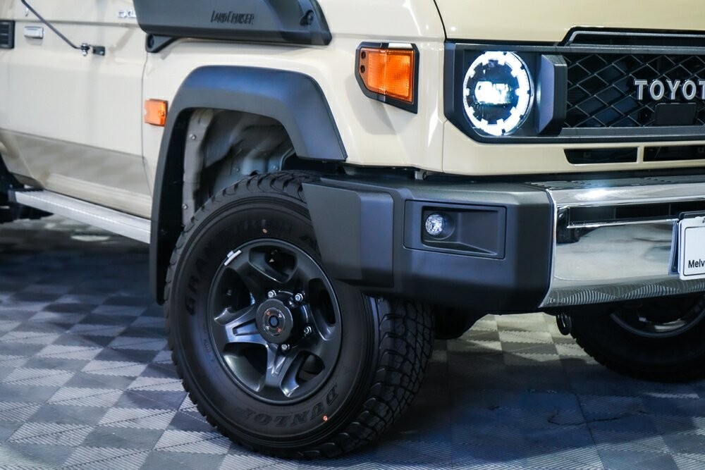 Toyota Landcruiser image 2