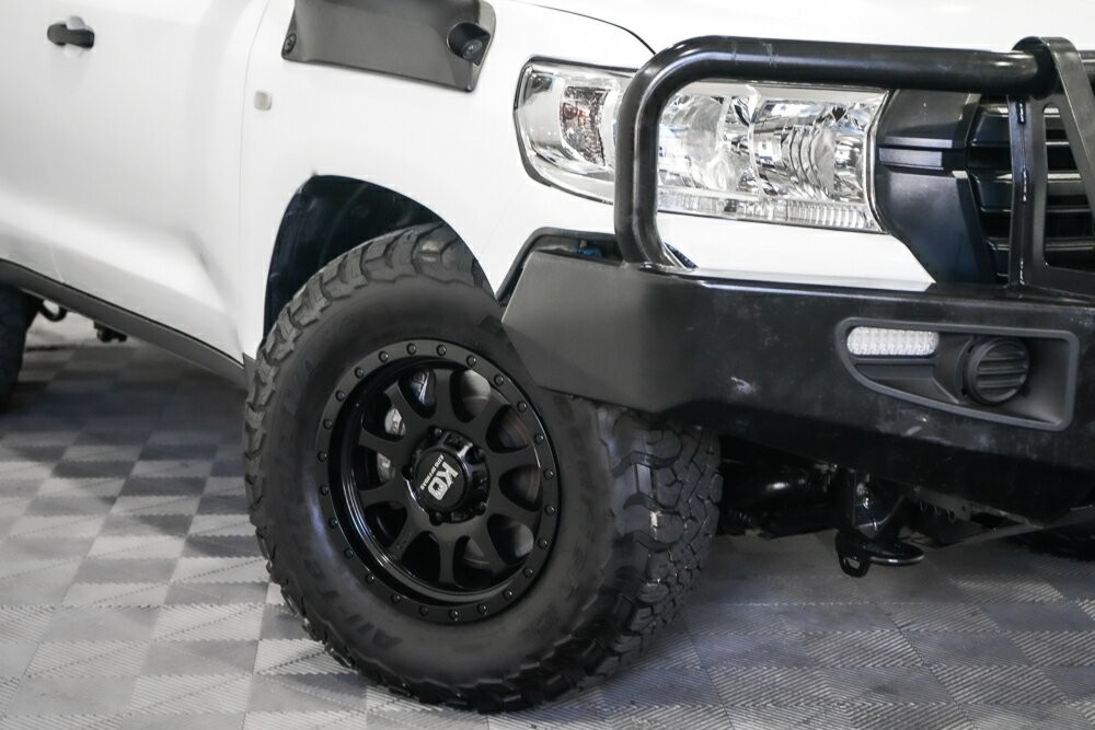 Toyota Landcruiser image 2