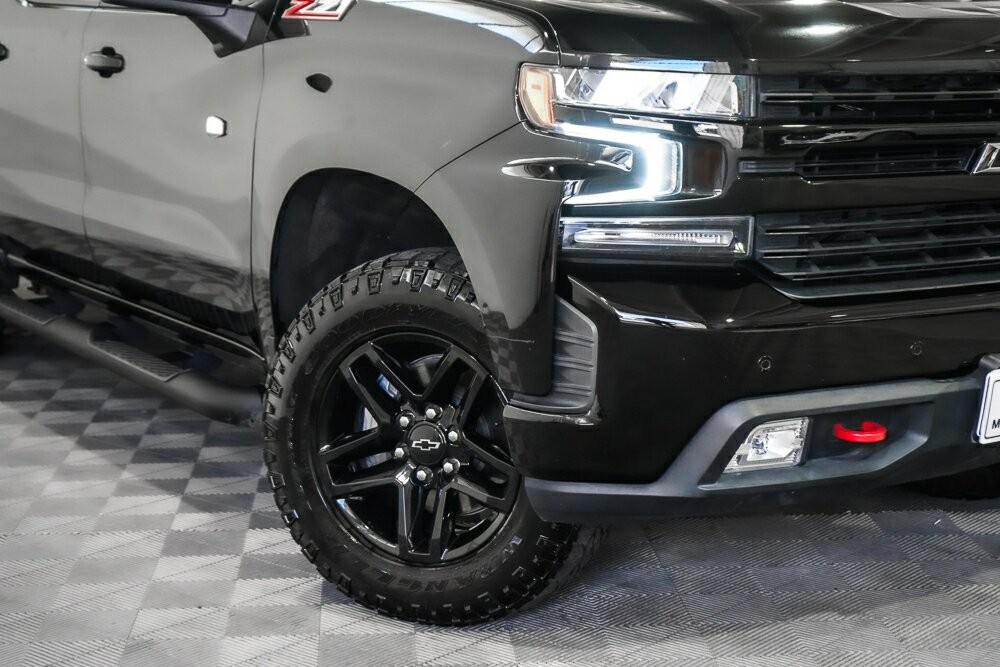 Chevrolet Silverado image 2