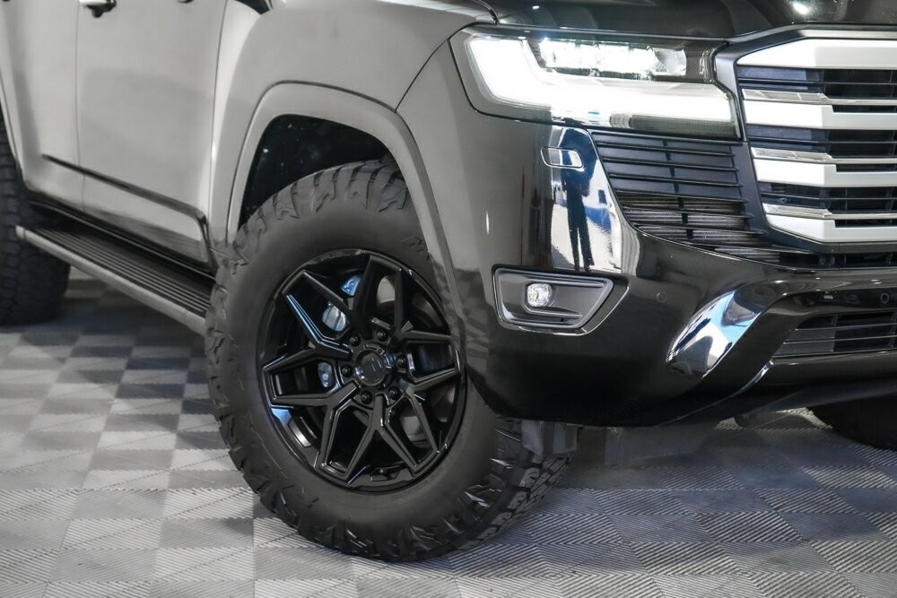 Toyota Landcruiser image 2