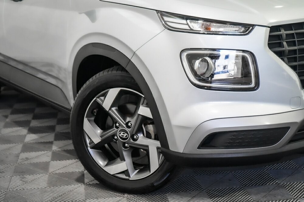 Hyundai Venue image 2