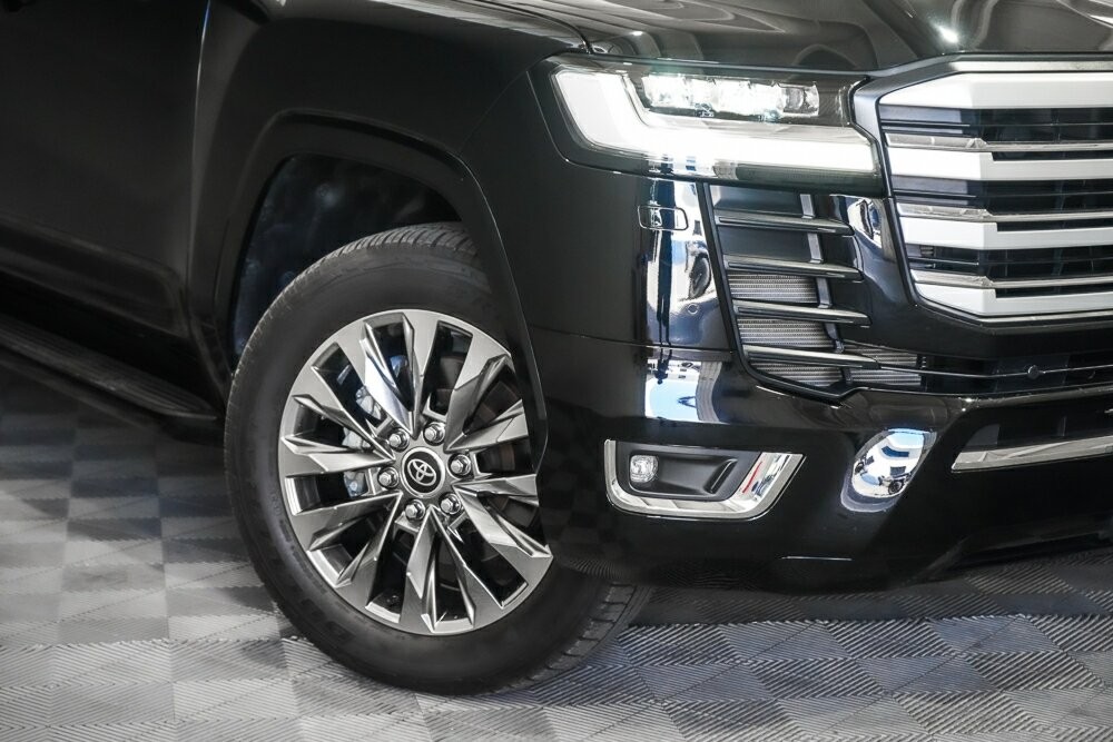 Toyota Landcruiser image 2