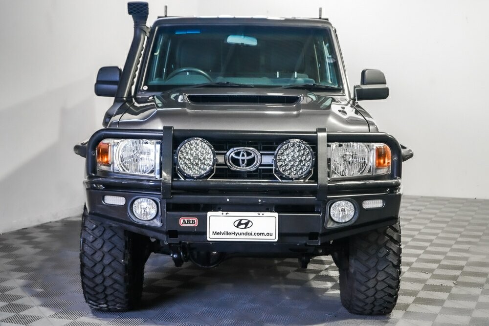Toyota Landcruiser image 2