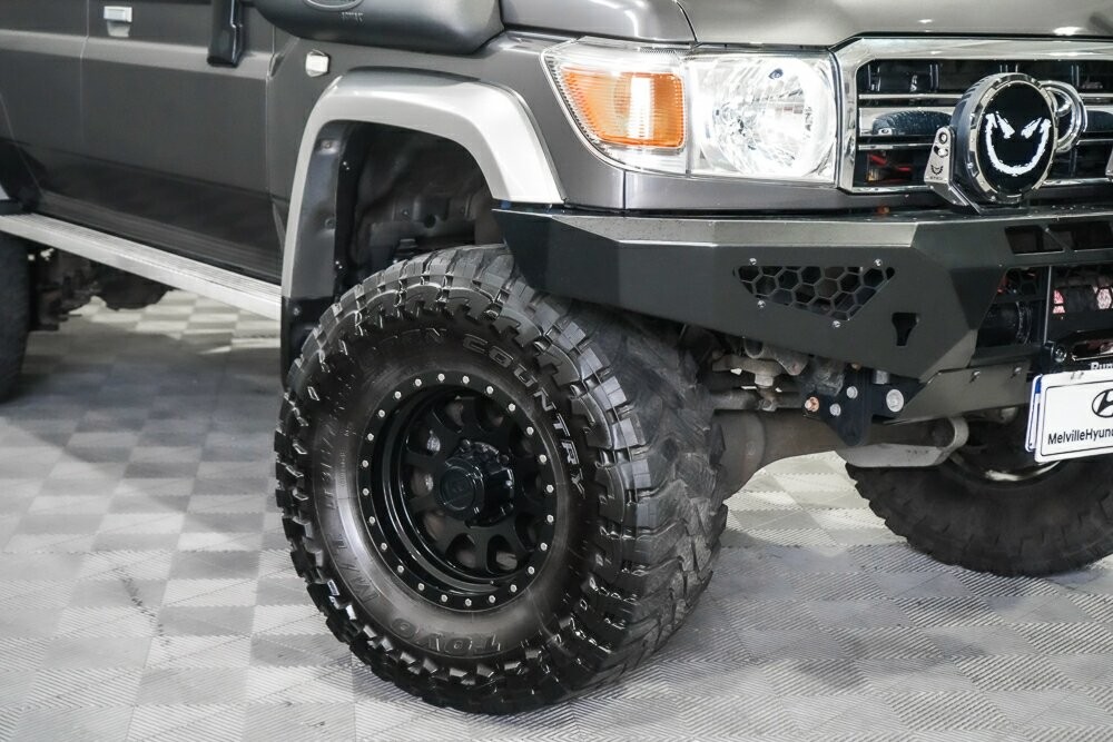 Toyota Landcruiser image 2