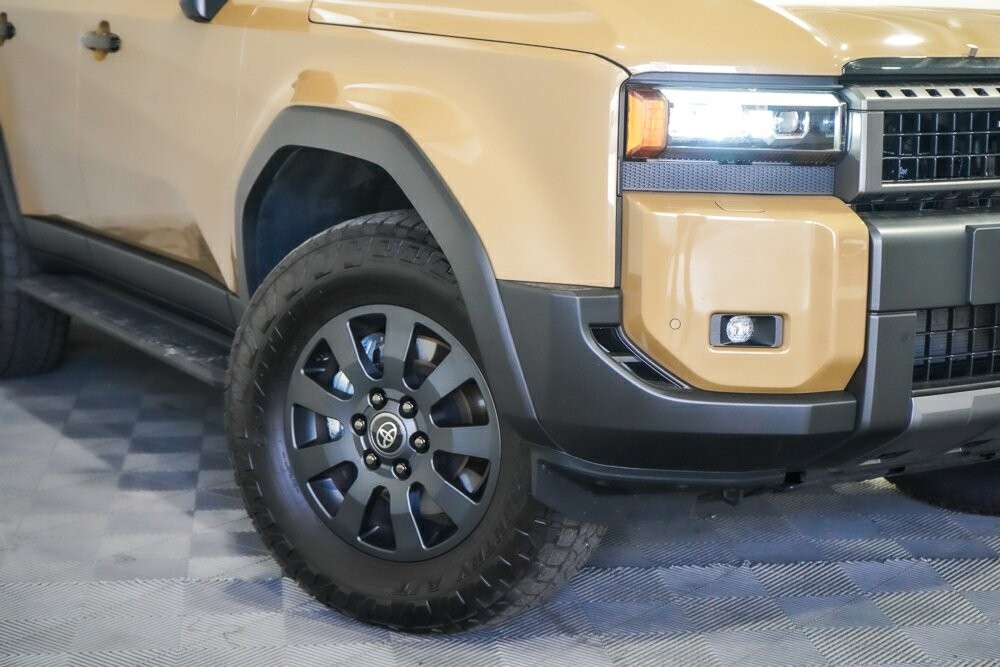 Toyota Landcruiser Prado image 2