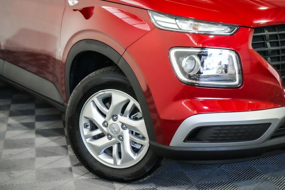 Hyundai Venue image 2