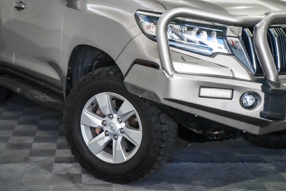 Toyota Landcruiser Prado image 2