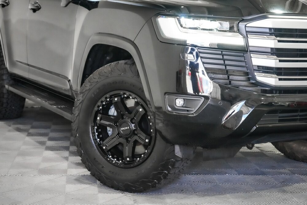 Toyota Landcruiser image 2