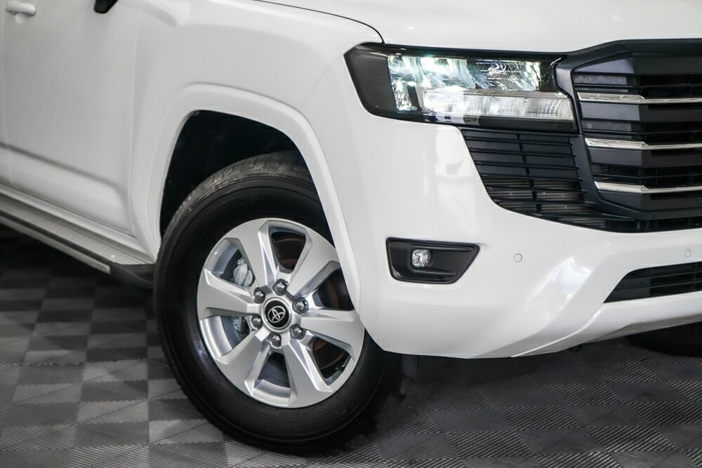 Toyota Landcruiser image 2