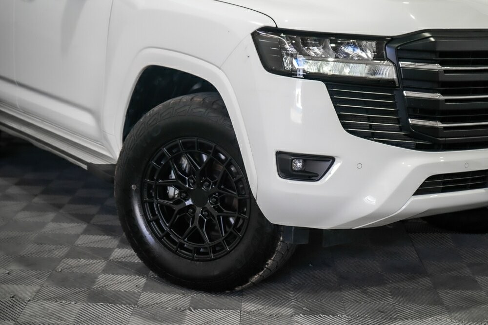 Toyota Landcruiser image 2