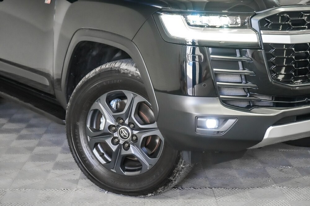 Toyota Landcruiser image 2