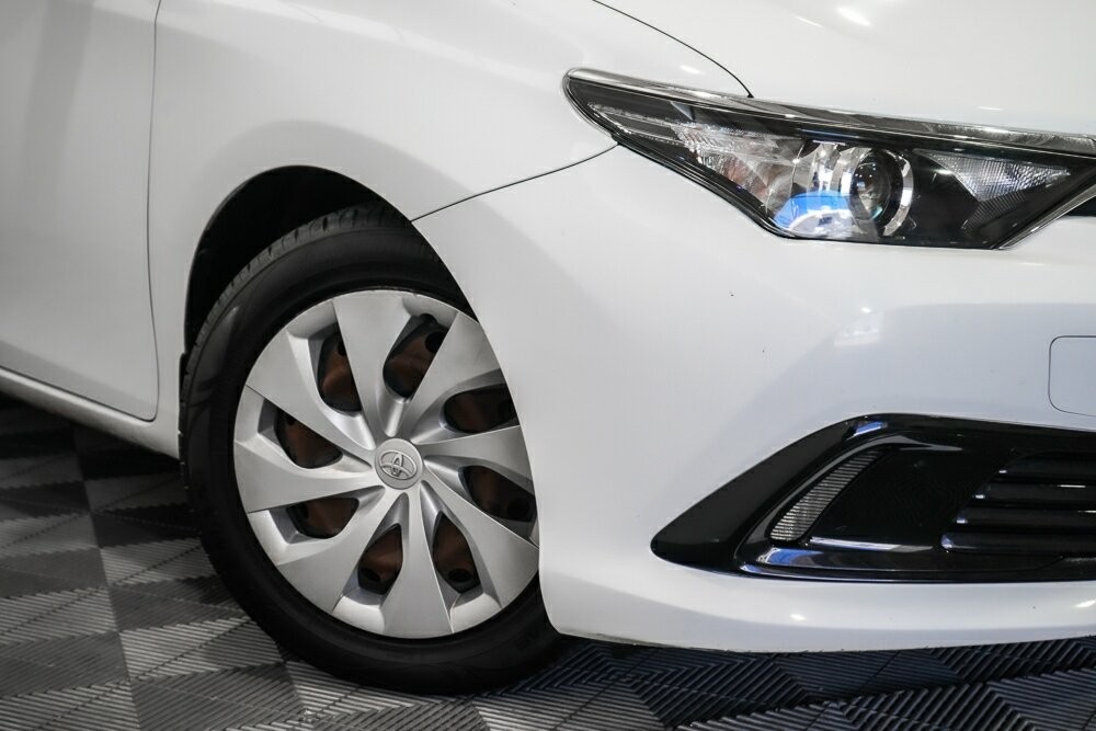 Toyota Corolla image 2