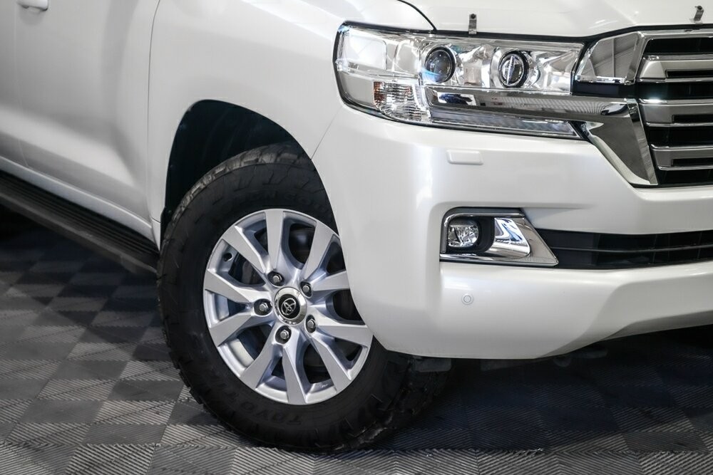 Toyota Landcruiser image 2