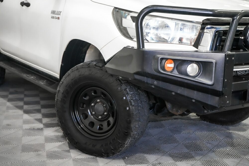 Toyota Hilux image 2