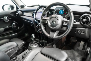 https://vehicle-cdn.autoleague.cloud/17009_11017983_10.jpg
