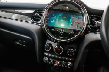 https://vehicle-cdn.autoleague.cloud/17009_11017983_15.jpg