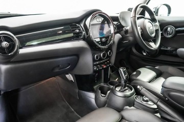 https://vehicle-cdn.autoleague.cloud/17009_11017983_9.jpg