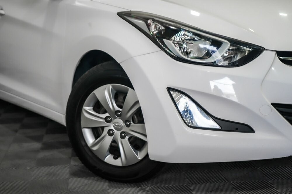 Hyundai Elantra image 2