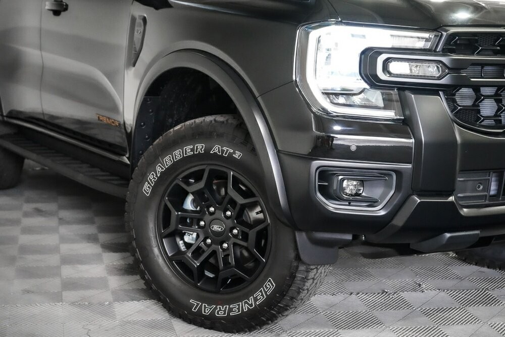 Ford Everest image 2