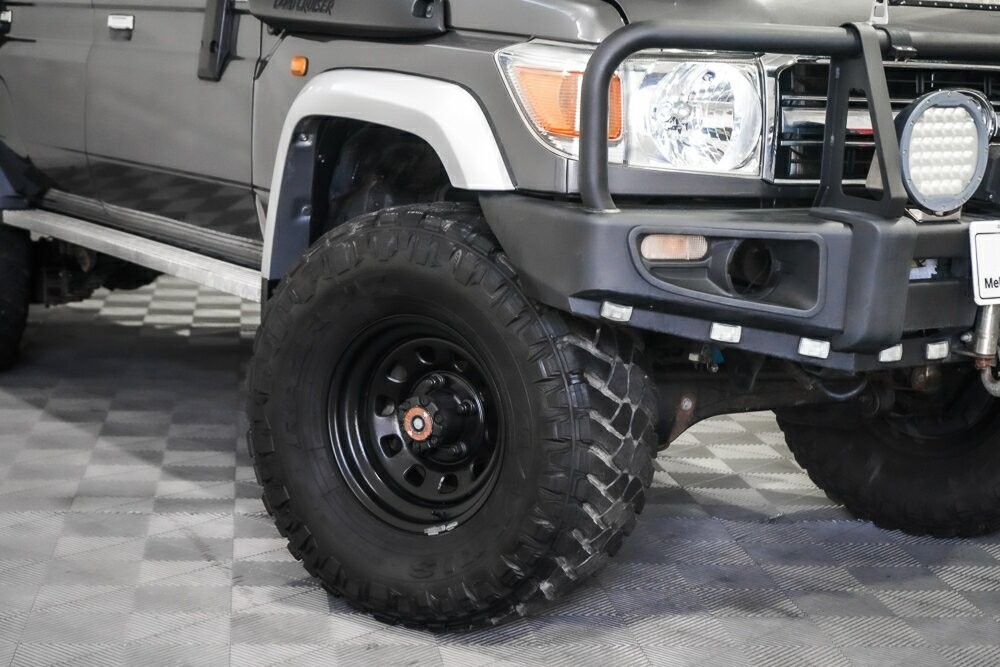 Toyota Landcruiser image 2